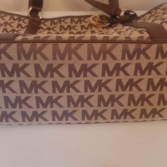 Michael Kors - Picture 2 of 3